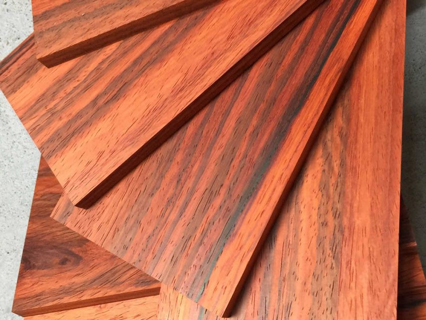 Đóng tủ bếp gỗ căm xe