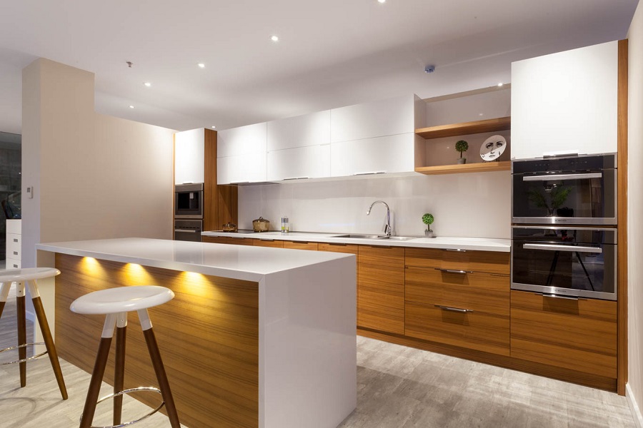 Mẫu tủ bếp gỗ Laminate bàn đảo tham khảo